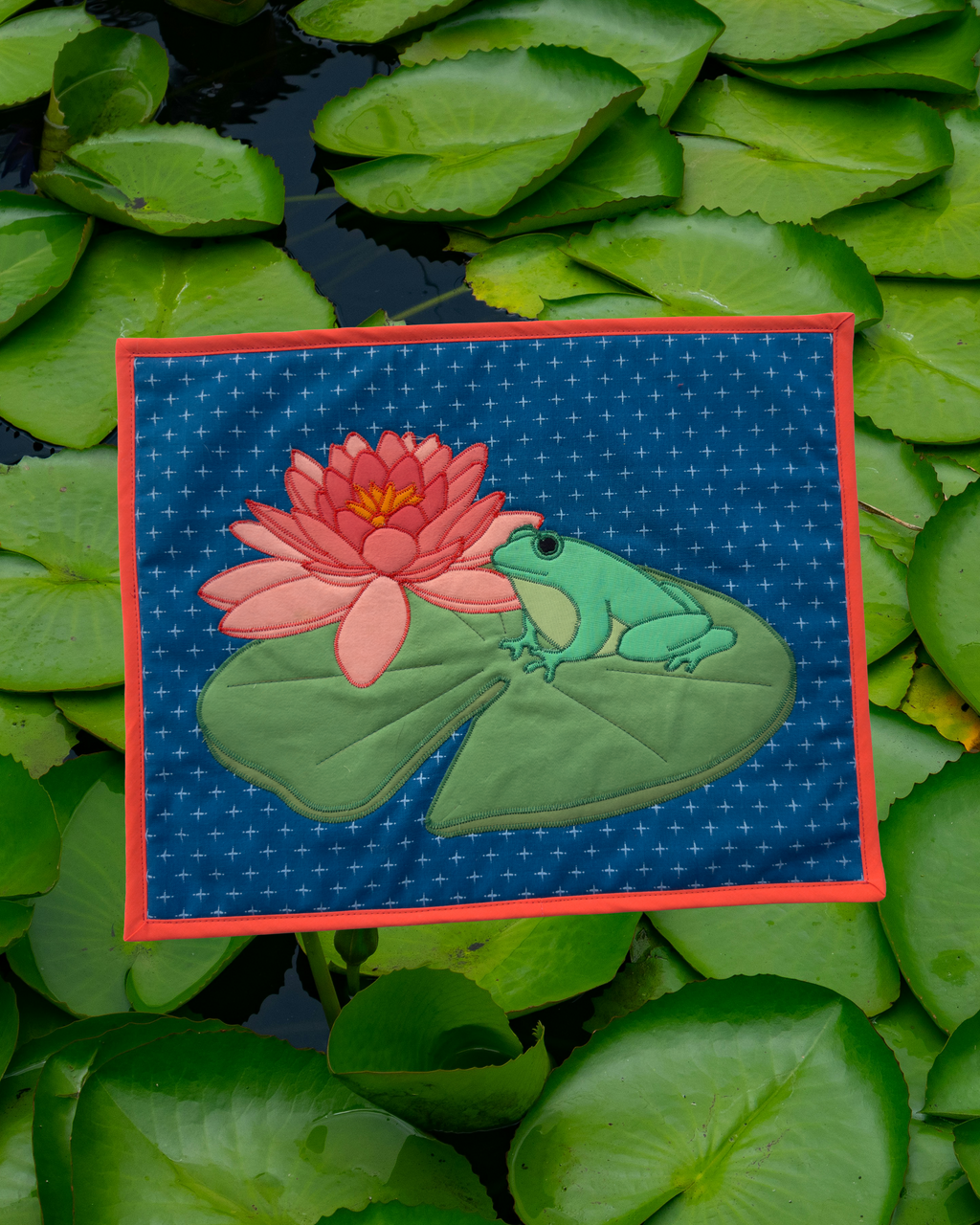 lily frog wall quilt
