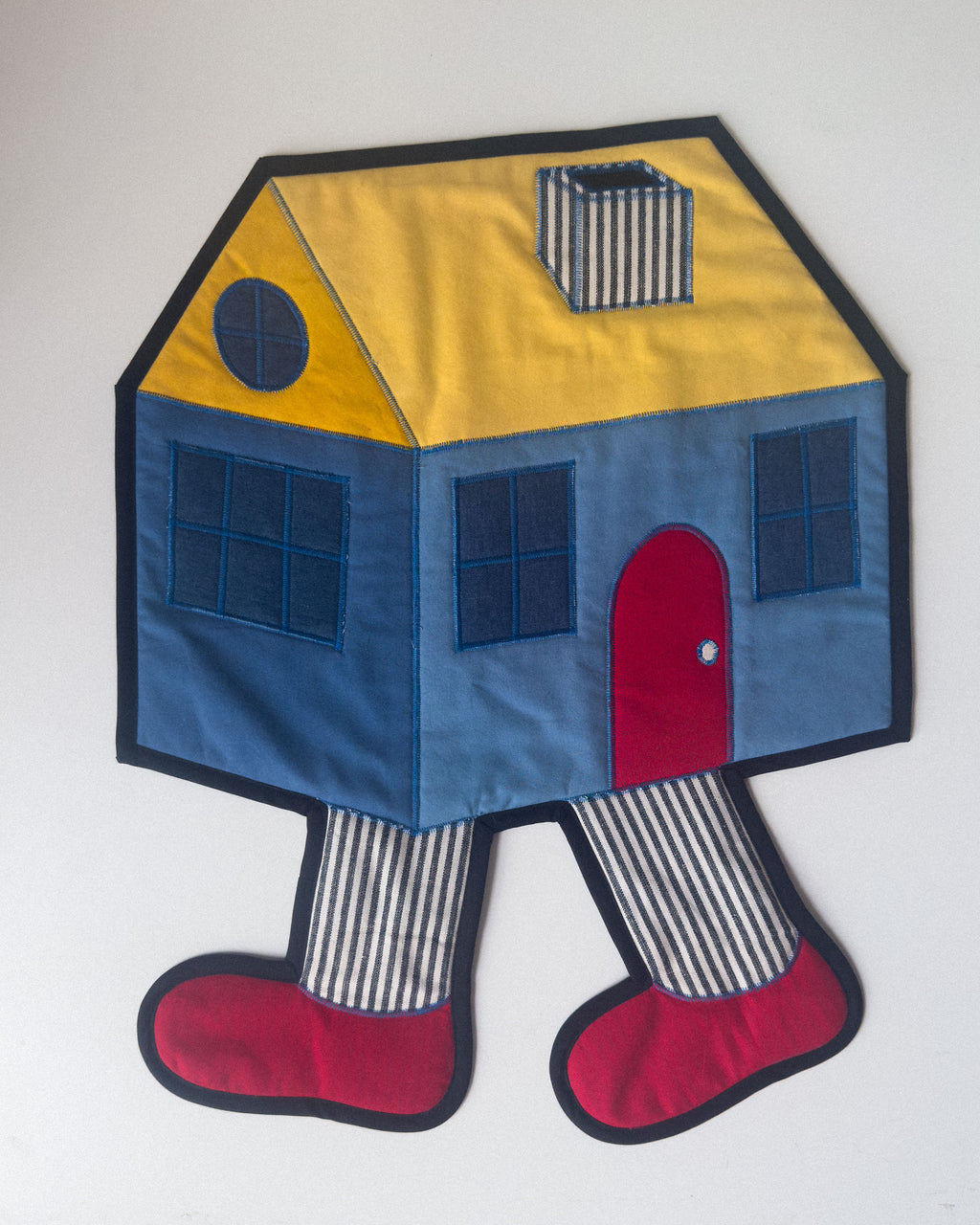 walking house wall quilt