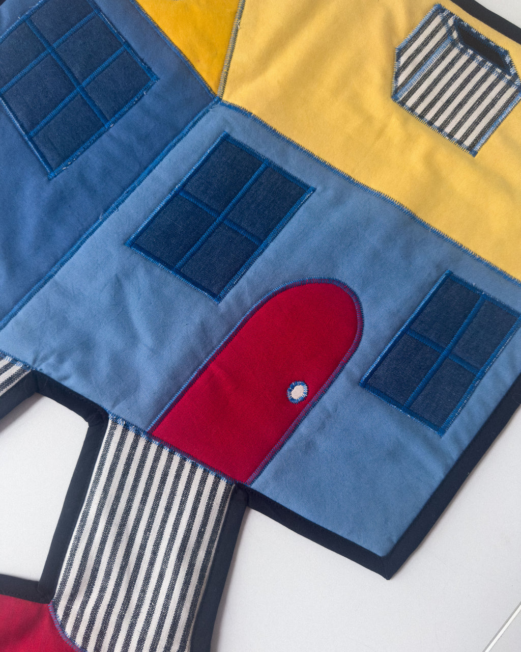 walking house wall quilt