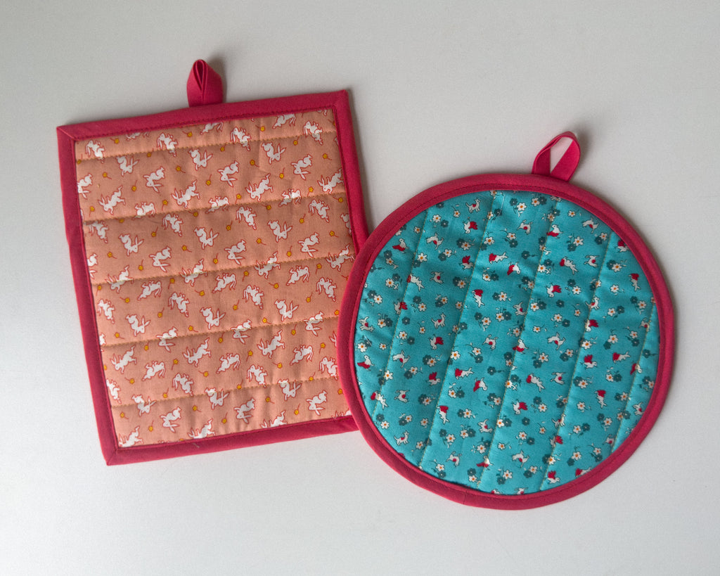 sweet friends pot holder set