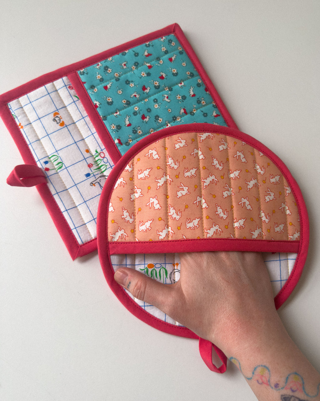 sweet friends pot holder set