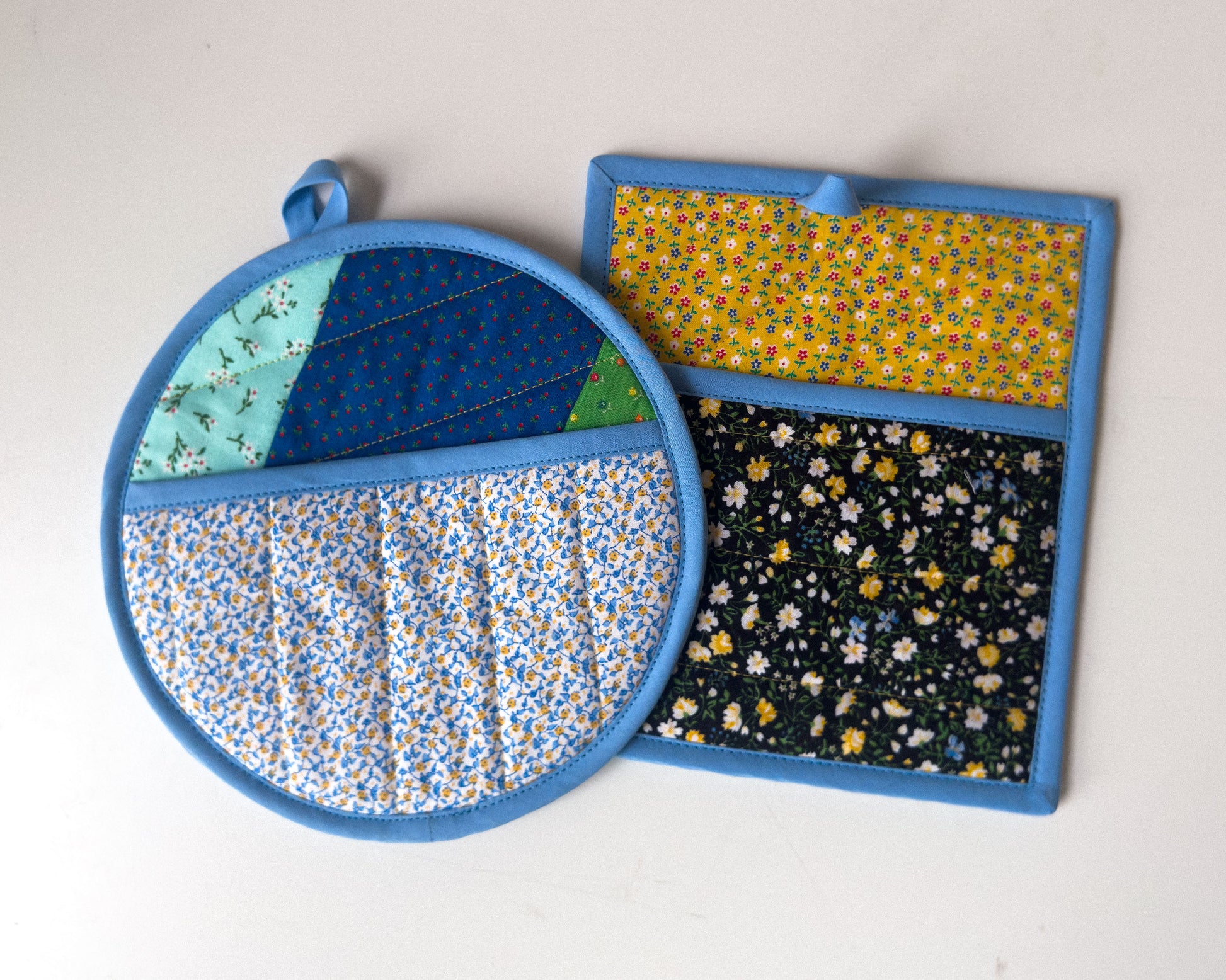 floral patchwork pot holder set