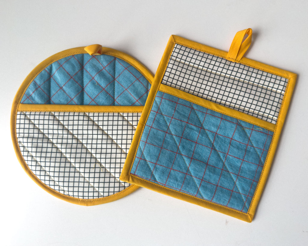 geometric pot holder set