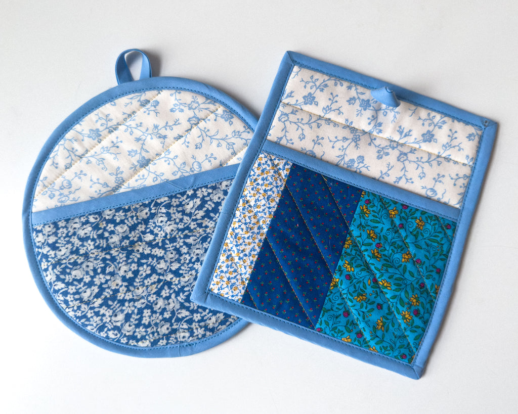 blue florals pot holder set
