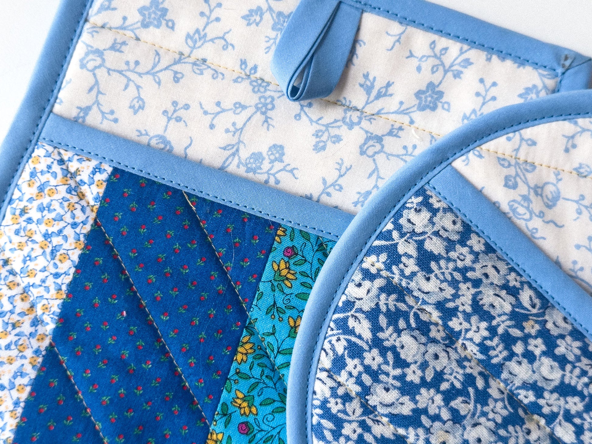 blue florals pot holder set