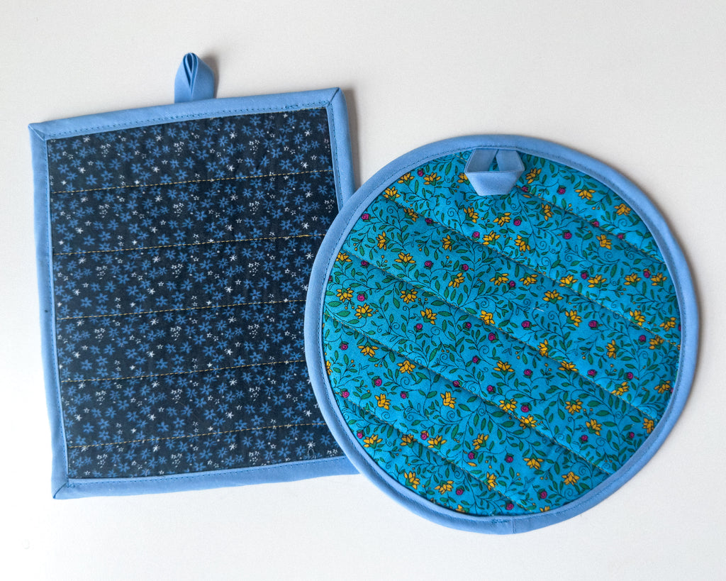 blue florals pot holder set