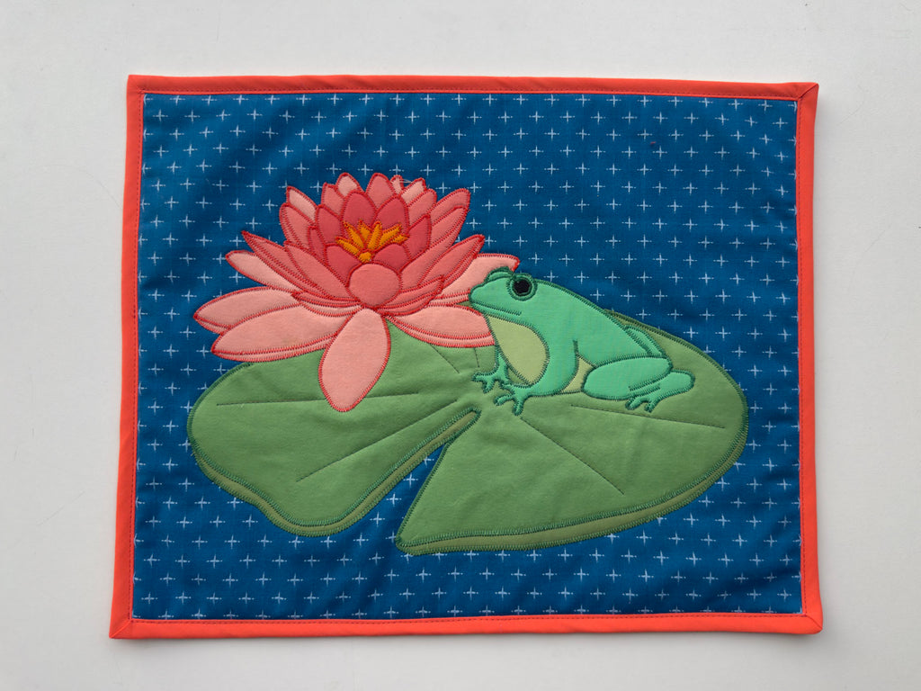 lily frog wall quilt