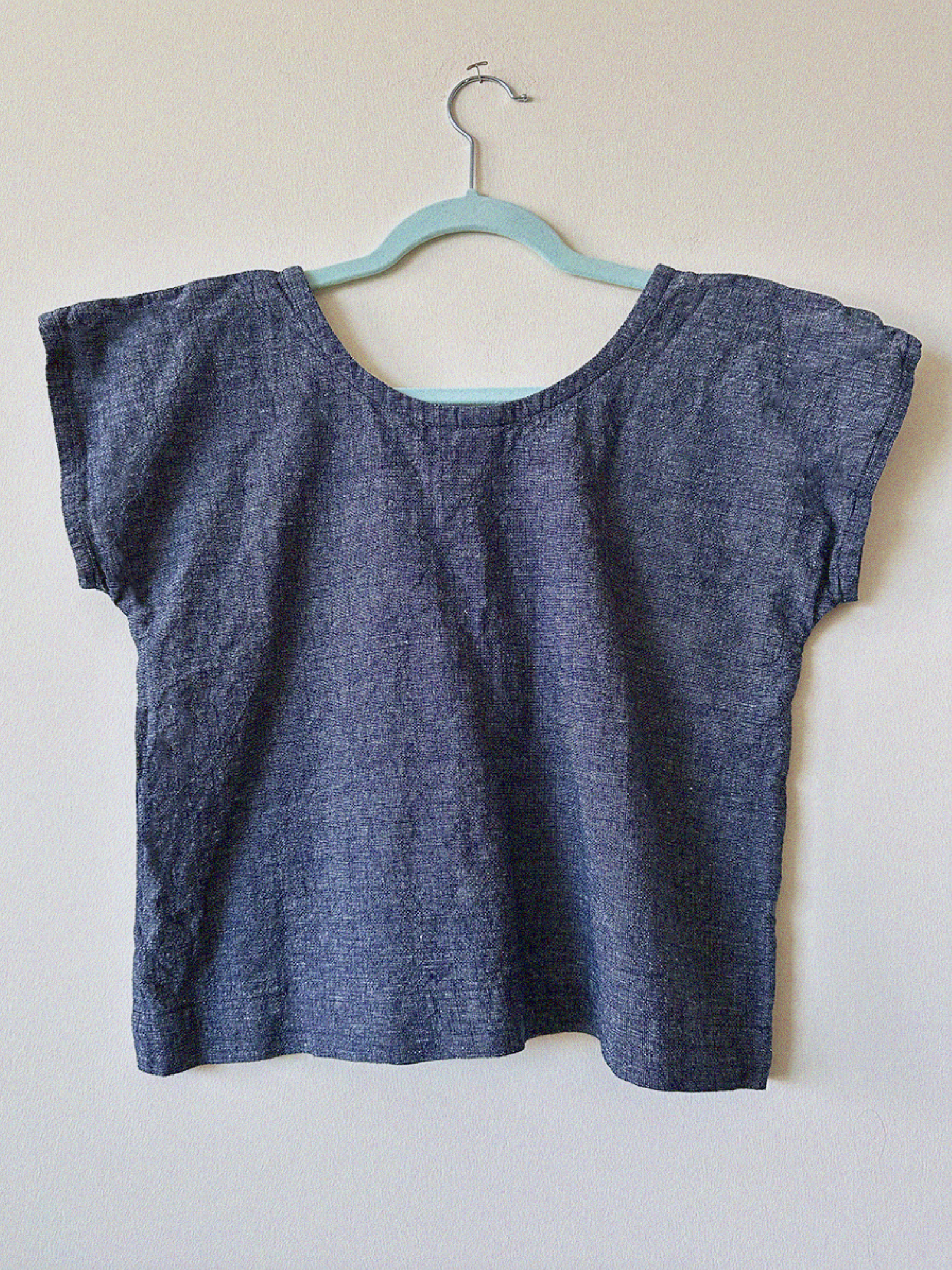scoopneck top in woven navy