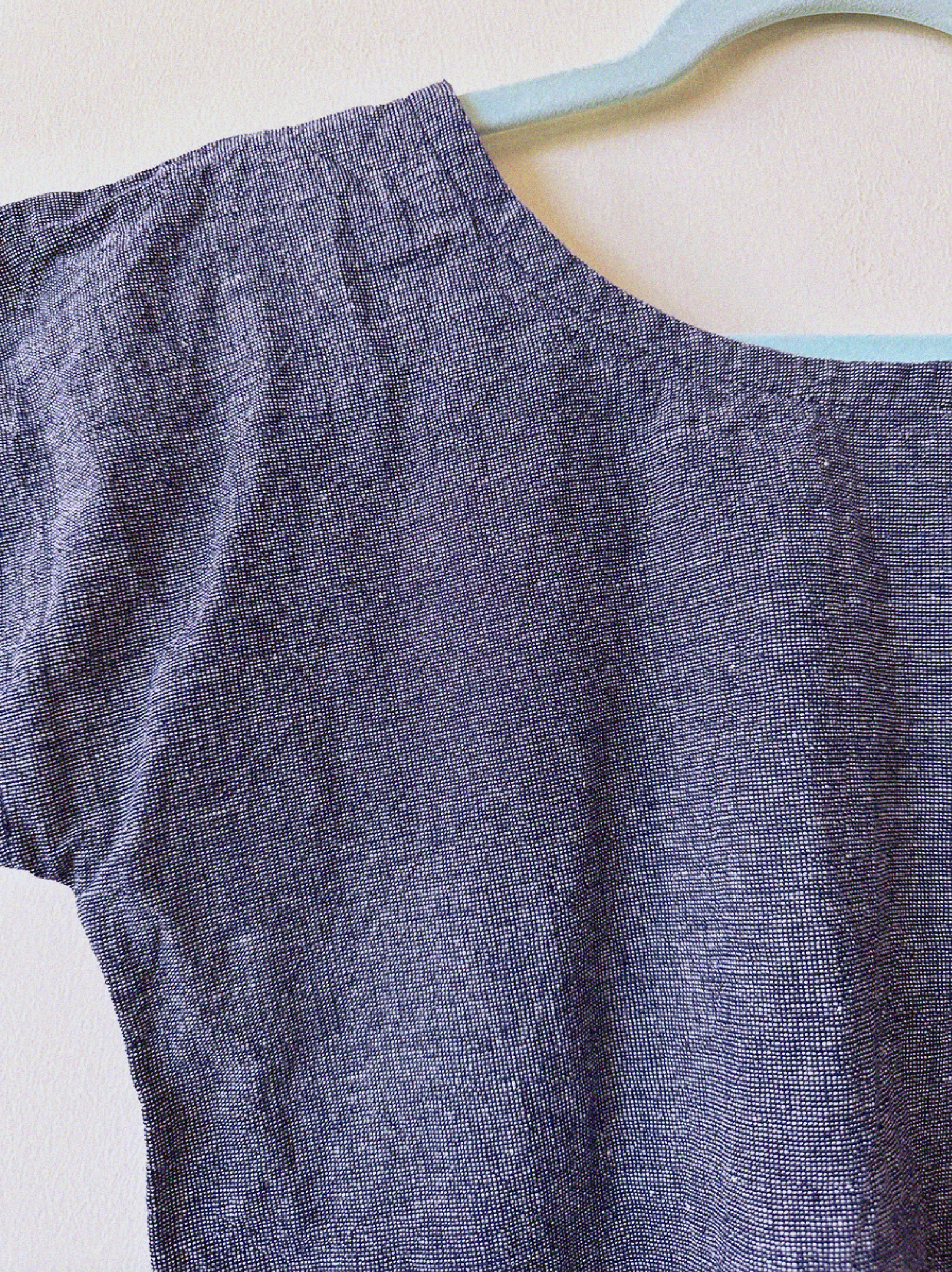 scoopneck top in woven navy