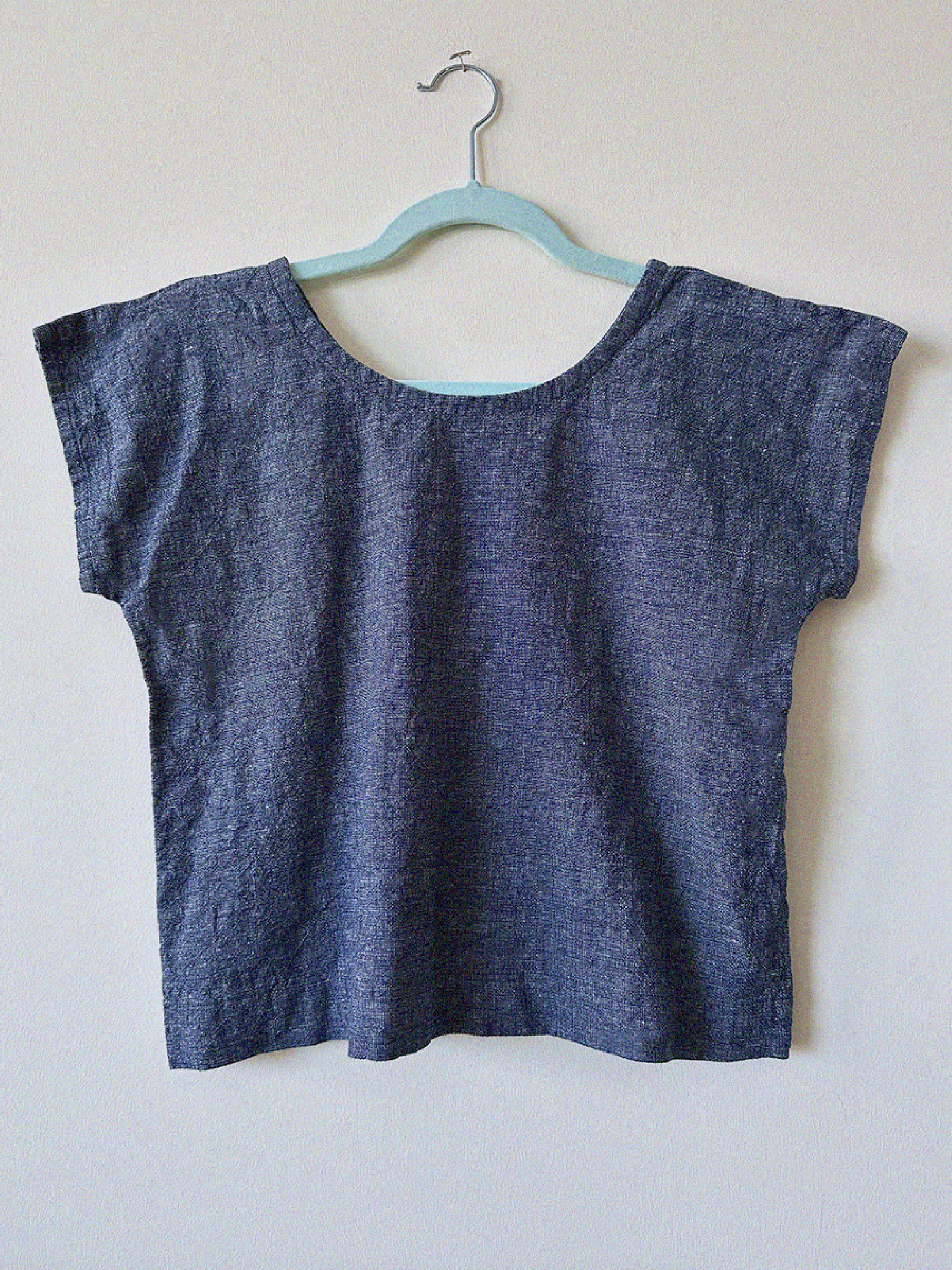 scoopneck top in woven navy